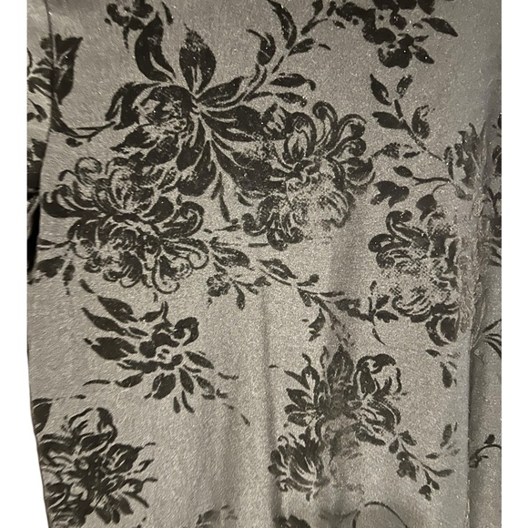 Forever 21 Black Floral Velvet Flocked Long Sleeve Top – Size Medium - Picture 4 of 4